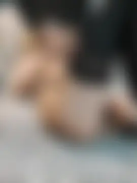 TS_ANNA_: διαδικτυακό σόου στην κάμερα
