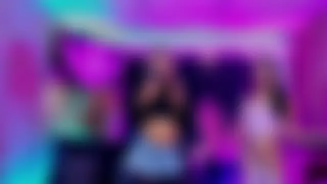 Queens_Wonders_Blonders' Webcam Show