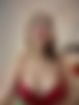Seks show uživo modela Ivysnow na kameri