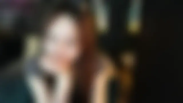 ChloeSunny: δωμάτιο απευθείας συνομιλίας