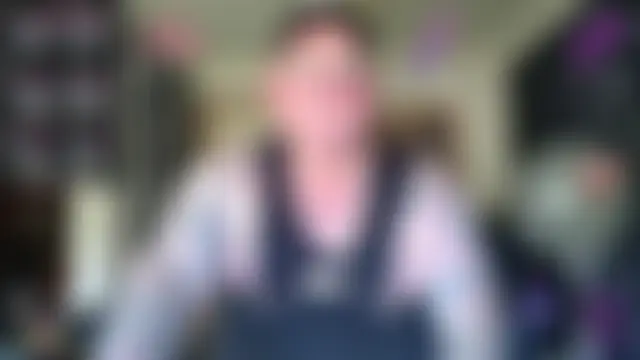 KINKYBLUEYES69 élő chatszobája