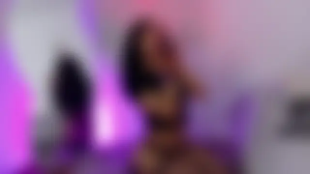 Lia_Tinez Adlı Modelin Canlı Sohbet Odası