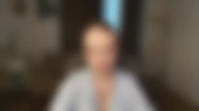 VetaIssacs: διαδικτυακό σόου στην κάμερα