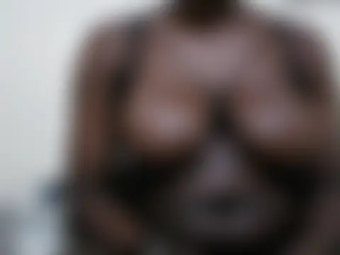 Pokazy przed kamerką – Sexyboobis