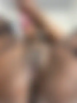 Ari_fist Show in webcam