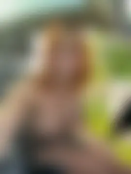 Seks show uživo modela ObviouslyPeachy na kameri