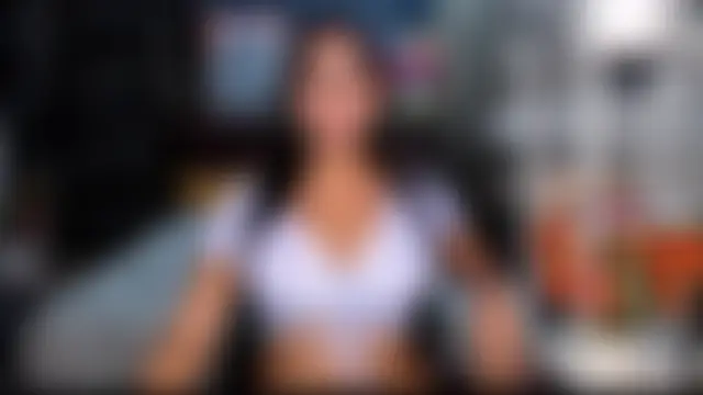 Seks show uživo modela QueenOfStrip na kameri