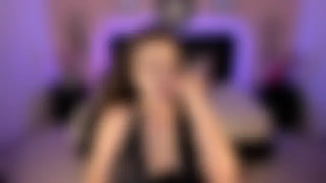 LolaVillalobos' Live Chat Room