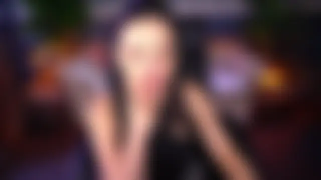 Dafni_Monn Adlı Modelin Canlı Sohbet Odası