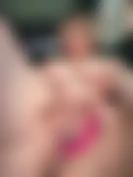 הופעת סקס קאם בשידור חי של Alirawrz