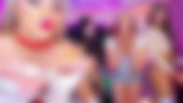 Show de sexo ao vivo de Queens_Wonders_Blonders