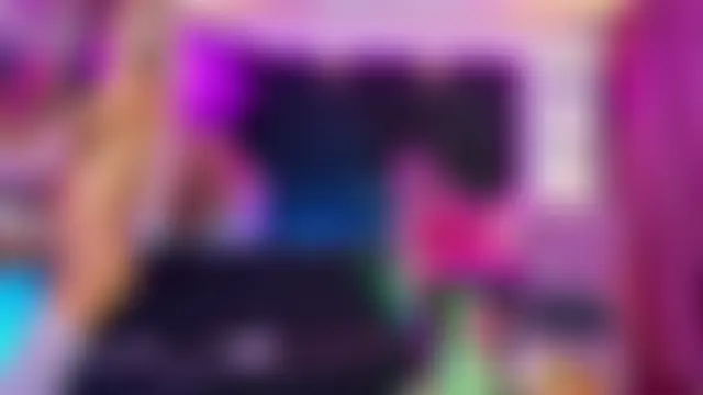Queens_Wonders_Blonders' Webcam Show