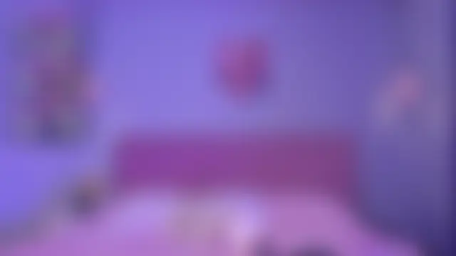 ela_petit's Live Chat Room