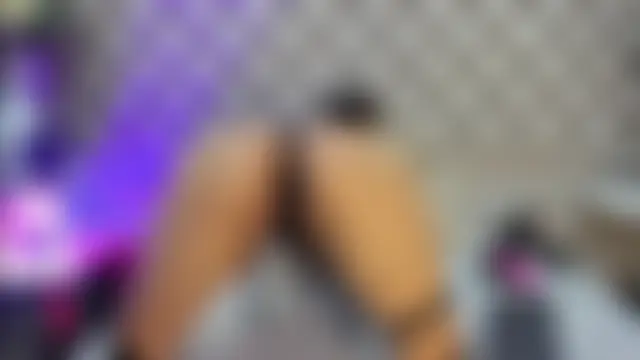 חדר צ'אט בשידור חי של LezyTompson