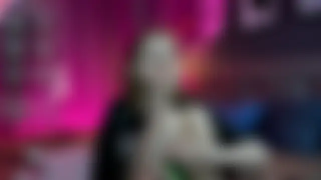 Lesi_Moonie01 Adlı Modelin Canlı Sohbet Odası