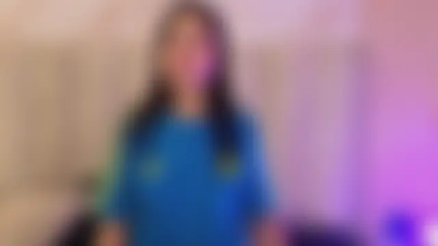 Alahia_Bloom Adlı Modelin Canlı Sohbet Odası