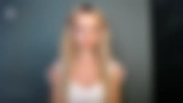 LuciaYoung élő chatszobája