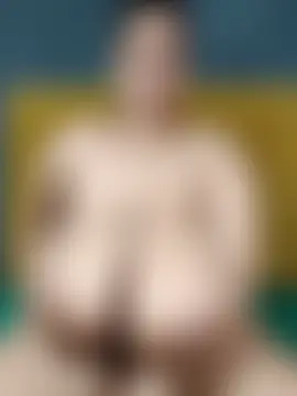 HugeTitisxx Chat Room in diretta