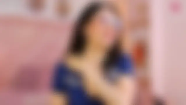 חדר צ'אט בשידור חי של DemiJones_