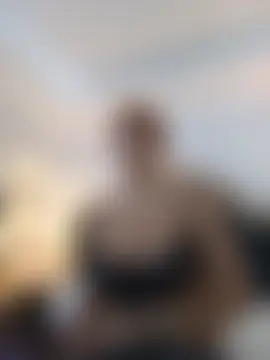 AdelinaVans' Live Webcam Chat