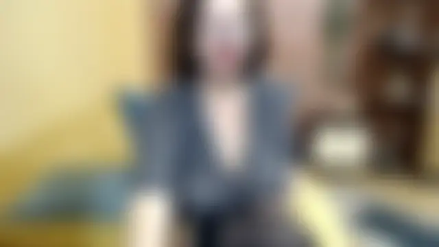 EvelyneFlirtyMilf 现场聊天室