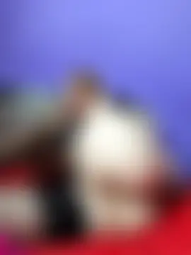 Squirt_Girl_PVT: διαδικτυακό σόου στην κάμερα