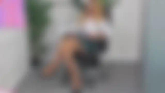Chat soba uživo modela EllaMilf_