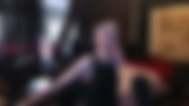 April_Strife 在線直播表演