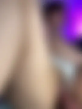 Lizzy_R Show in webcam