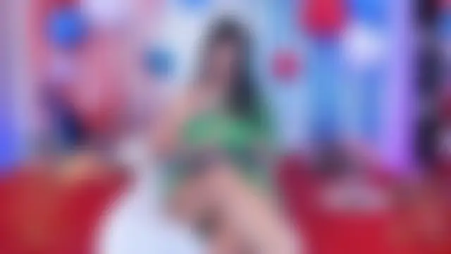 vaiolet_triana's Live XXX Chat