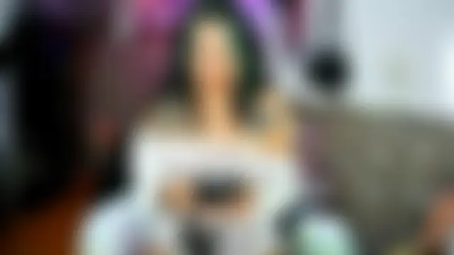 חדר צ'אט בשידור חי של AngelaQueen_
