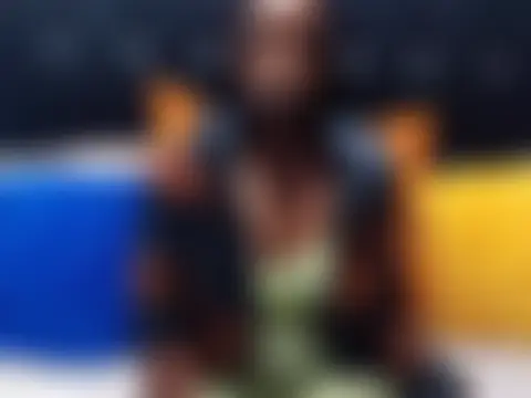 SexyAppleAss01 live XXX chat