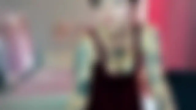 Adelin_R Adlı Modelin Canlı XXX Sohbeti