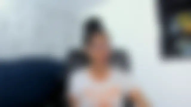 KarlaSlutSkinny__ élő XXX-chatje