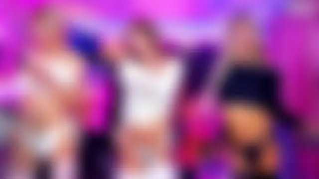 הופעת וובקאם של Queens_Wonders_Blonders