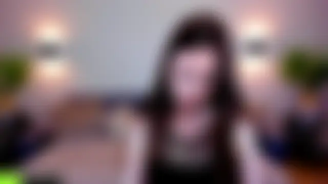 TheWoman__ élő chatszobája