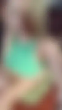 Bella_Squirts élő XXX-chatje
