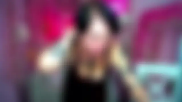 Adelin_R Chat XXX in diretta