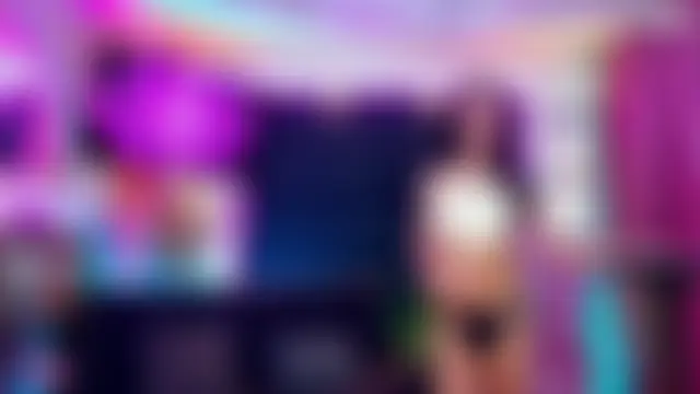 הופעת וובקאם של Queens_Wonders_Blonders