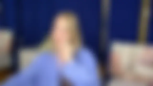 Chat soba uživo modela ElaraVoltage