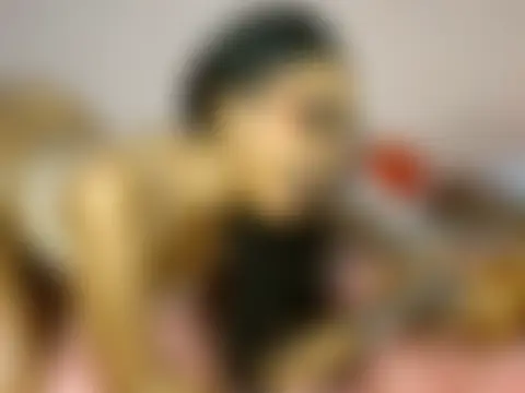 KissesByNyra Adlı Modelin Canlı XXX Sohbeti