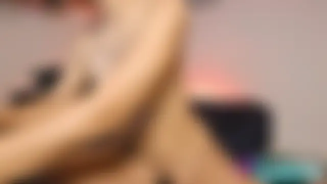 Mia_belmont's Live Chat Room