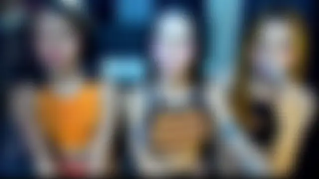 bellamoonlightX: διαδικτυακό σόου στην κάμερα