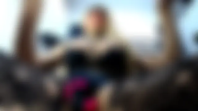 laura_fit: διαδικτυακό σόου στην κάμερα