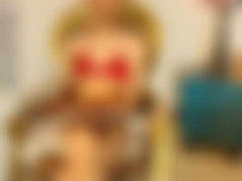 Athannya_hot: διαδικτυακό σόου στην κάμερα
