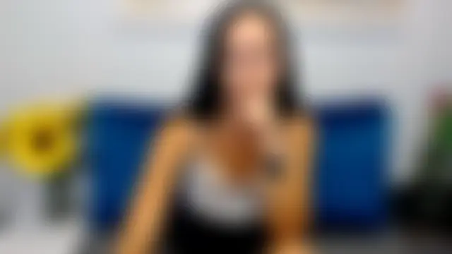 LuisaLive Adlı Modelin Canlı XXX Sohbeti
