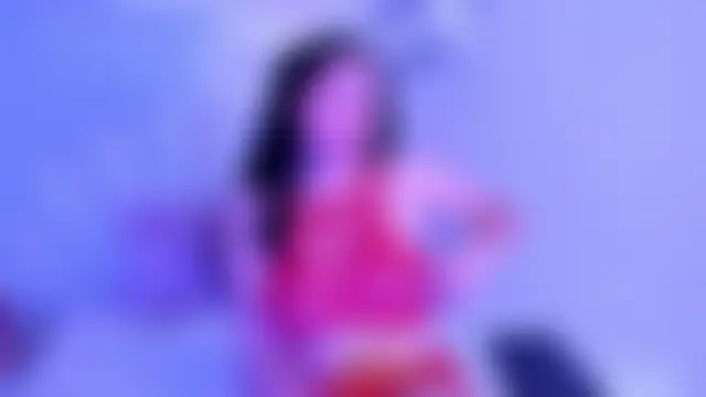 luna_bloomm_'s Webcam Show