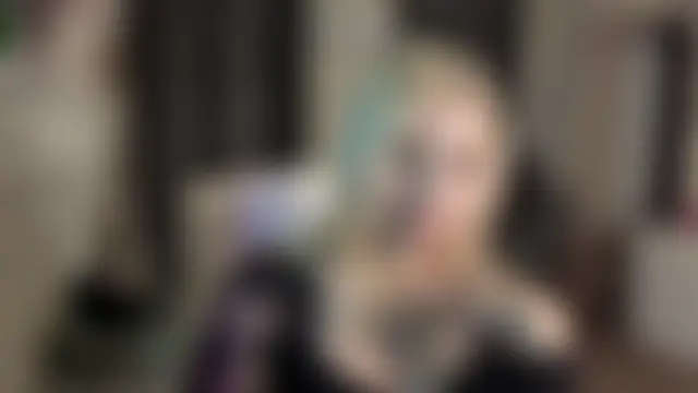 moon__shy – Naživo chatovacia miestnosť