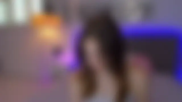 LuisaClover's Live Chat Room