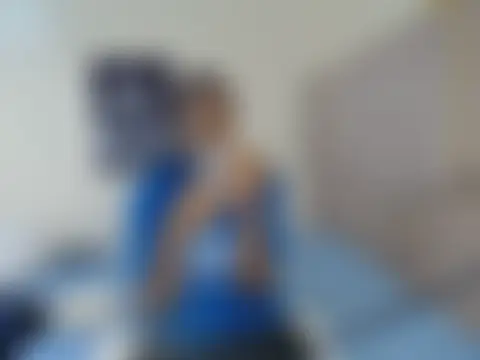 CurvyBody22 élő chatszobája